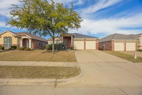 2720 Furlong Dr, Grand Prairie, TX 75051