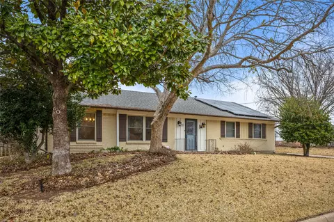 1401 Greenbrier Dr, Sherman, TX 75092
