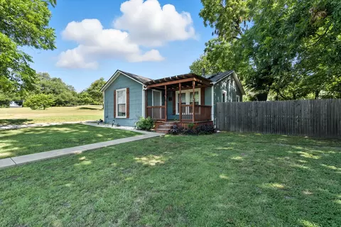 116 W 7th St, Weatherford, TX 76086