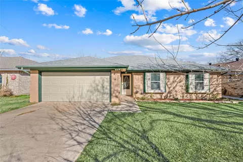 110 Renfro St, Grand Prairie, TX 75051