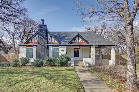 2218 Lynnhaven Rd, Fort Worth, TX 76103