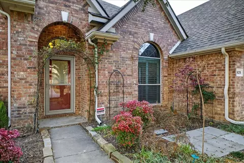 829 Greenwood Dr, Burleson, TX 76028