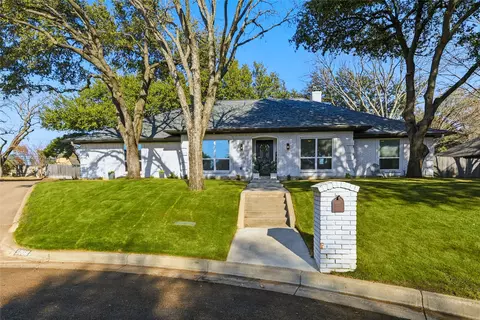 5008 Lake View Cir, North Richland Hills, TX 76180