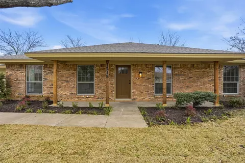 1215 Bradley Dr, Cleburne, TX 76033