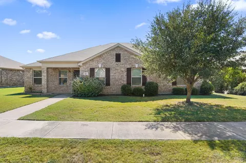 704 Snowy Orchid Ln, Desoto, TX 75115