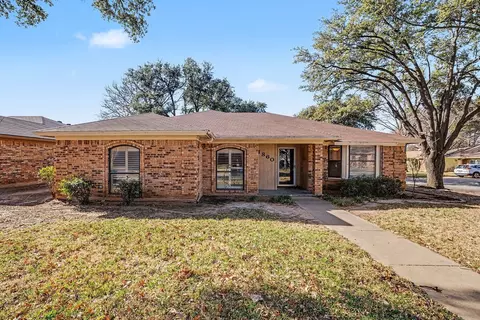 1860 Larkspur Dr, Arlington, TX 76013