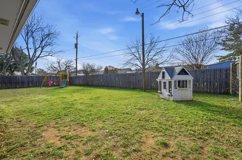 Exterior - 2833 Stonecrest Dr, Abilene, TX 79606 photo 4 of 5