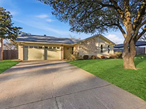 1105 Springdale Rd, Bedford, TX 76021