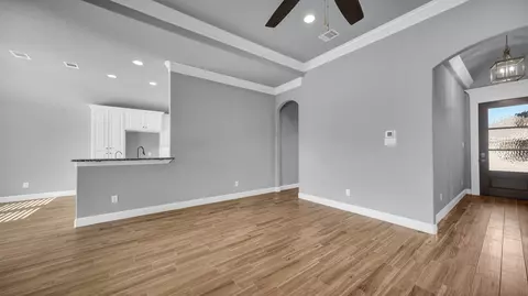 Entry Way - 924 E 5th St, Springtown, TX 76082 photo 2 of 3
