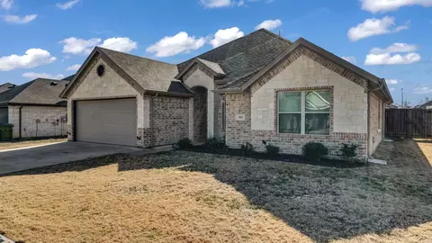 Exterior - 924 E 5th St, Springtown, TX 76082 photo 2 of 3