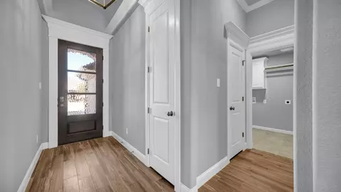 Entry Way - 924 E 5th St, Springtown, TX 76082 photo 1 of 3