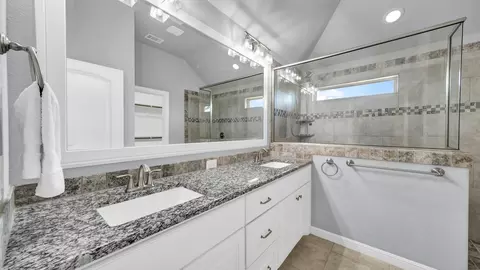 Bath - 924 E 5th St, Springtown, TX 76082 photo 1 of 3
