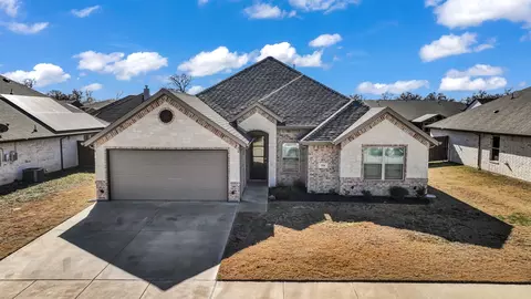 Exterior - 924 E 5th St, Springtown, TX 76082 photo 3 of 3