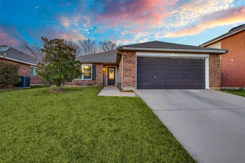 656 Condor Trl, Saginaw, TX 76131