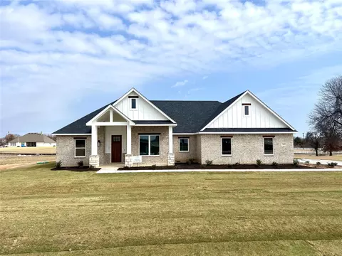 104 Cattleman Dr, Poolville, TX 76487