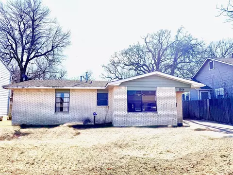 1954 E Booth St, Paris, TX 75460