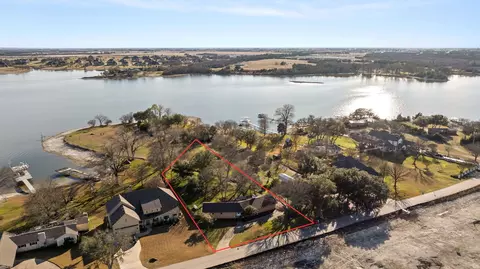 139 Lakeshore Dr, Waxahachie, TX 75165