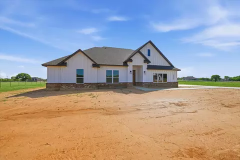 112 Cattleman Dr, Poolville, TX 76487