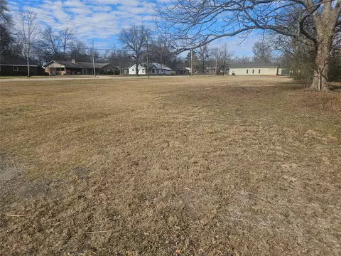 404 N 406 N Main St, Bogata, TX 75417