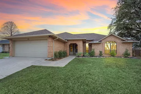 133 Springhill Dr, Hurst, TX 76054