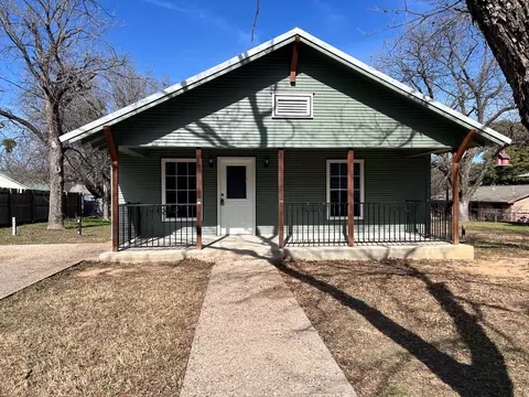 205 W Neely Ave, Comanche, TX 76442