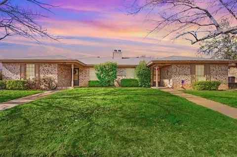 2701 Hurstview Dr, Hurst, TX 76054