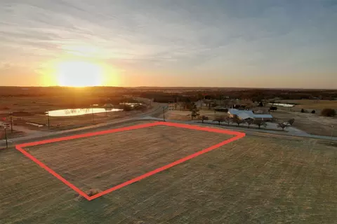 3207 Harris St, Gainesville, TX 76240