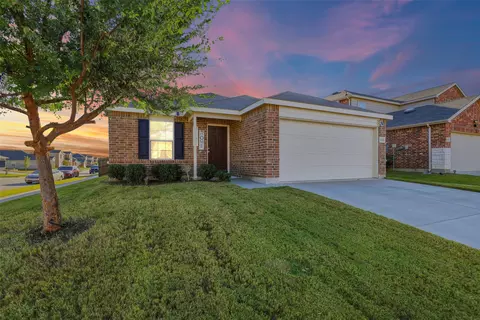 10101 Newtown Dr, Crowley, TX 76036