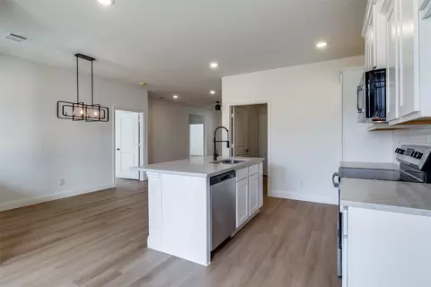 5814 Carlton Garrett St, Dallas, TX 75215