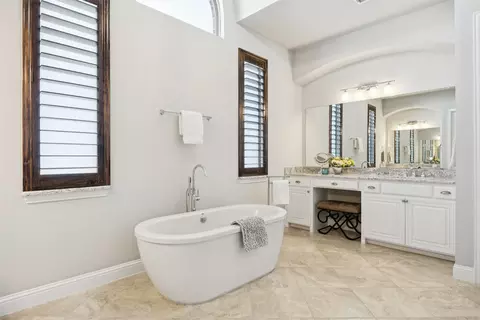 Bath - 1402 Devonshire Dr, Celina, TX 75009 photo 2 of 5