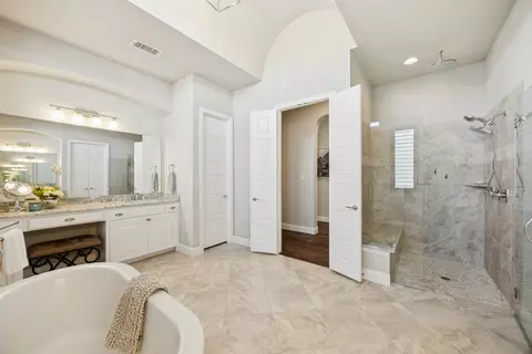 Bath - 1402 Devonshire Dr, Celina, TX 75009 photo 3 of 5