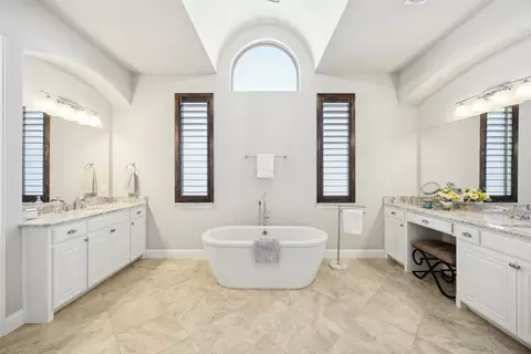 Bath - 1402 Devonshire Dr, Celina, TX 75009 photo 1 of 5
