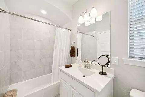 Bath - 1402 Devonshire Dr, Celina, TX 75009 photo 5 of 5