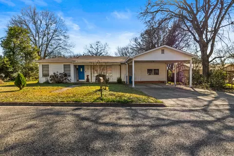 1210 E 4th St, Mount Pleasant, TX 75455