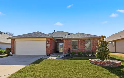 9621 Applewood Trl, Denton, TX 76207