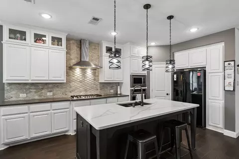 813 Pier St, Aubrey, TX 76227