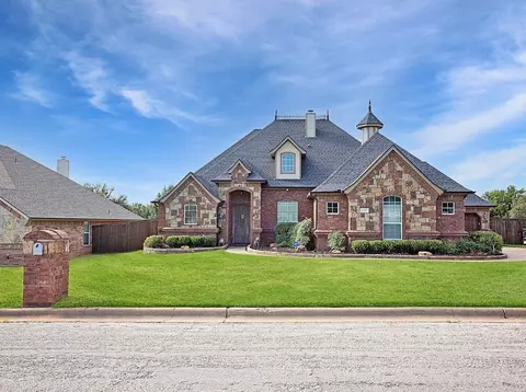1717 Dakota Dr, Graham, TX 76450