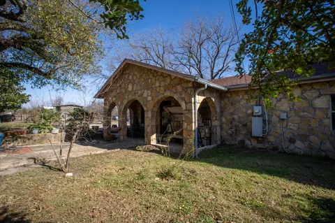 1025 S Belknap St, Mexia, TX 76667