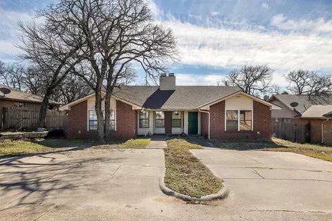 712 Woodland Ct, Kennedale, TX 76060