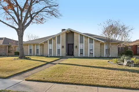 902 Windsong Trl, Richardson, TX 75081