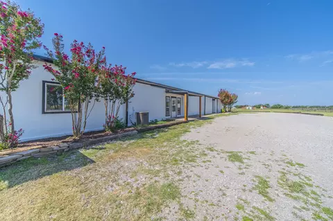 127 County Rd 3051, Decatur, TX 76234