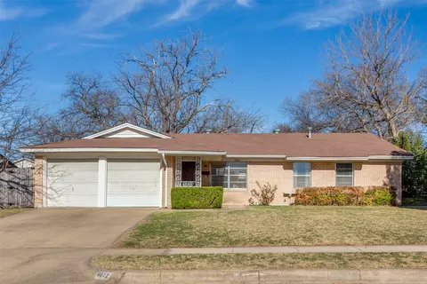 8612 Bangor Dr, Fort Worth, TX 76116