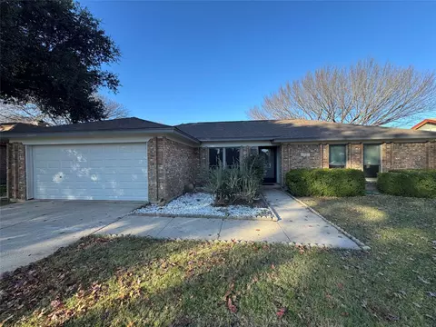 6921 Meadow Park, North Richland Hills, TX 76180
