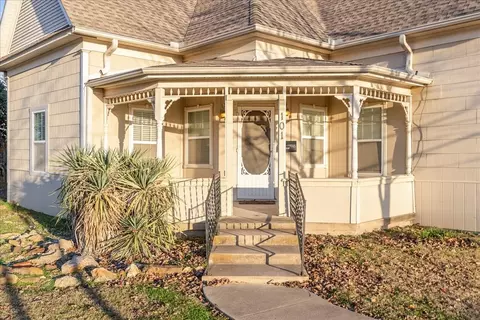 101 N 7th St, Krum, TX 76249