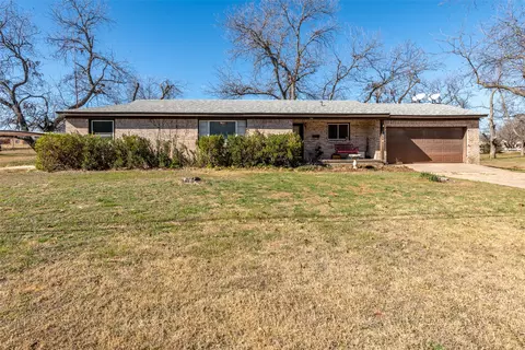 748 S Rusk St, De Leon, TX 76444