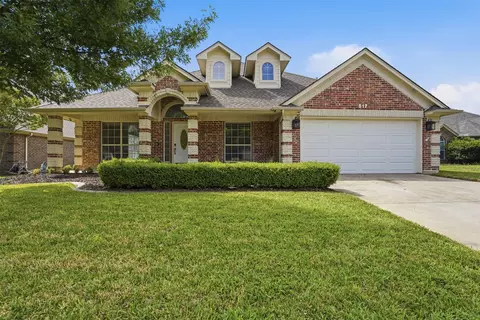 517 Acorn Ct, Saginaw, TX 76179