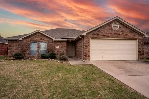 908 Chestnut Ave, Burleson, TX 76028