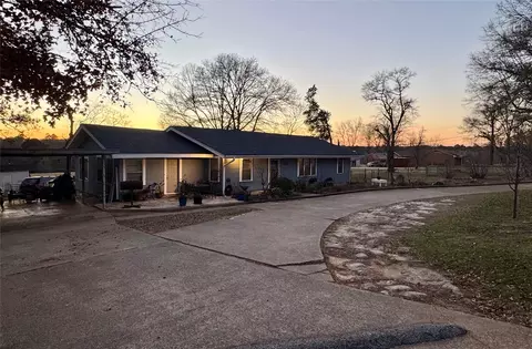 907 W Fordall St, Henderson, TX 75652
