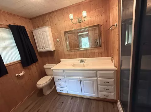 Bath - 2015 E 5th St, Tyler, TX 75701 photo 2 of 3