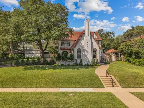 2336 Medford Ct E, Fort Worth, TX 76109